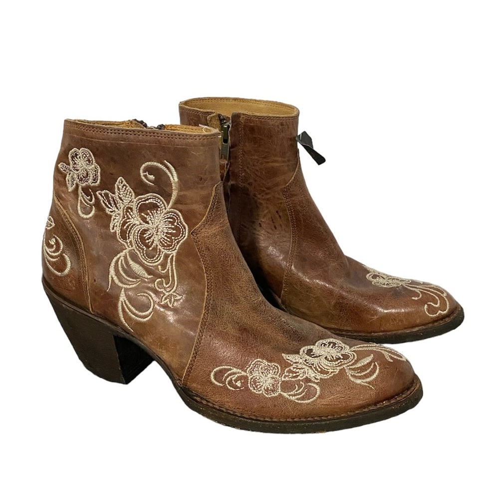 NWT Shyanne “Bryony” Genuine Leather Floral Embroidered Ankle Western Boots